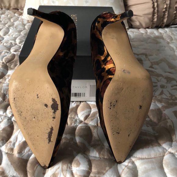 Ann Taylor Mila Velvet pump - Picture 3 of 5